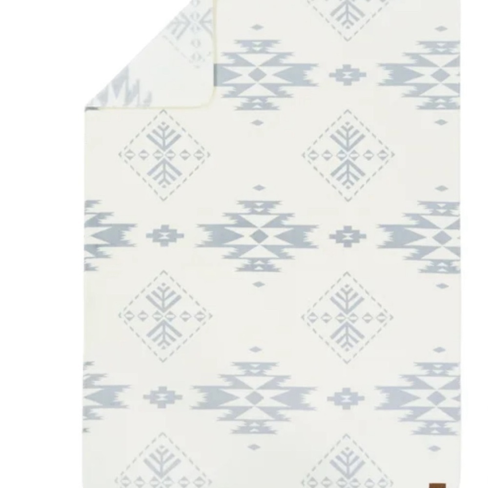 NWT Pendleton Plush Throw